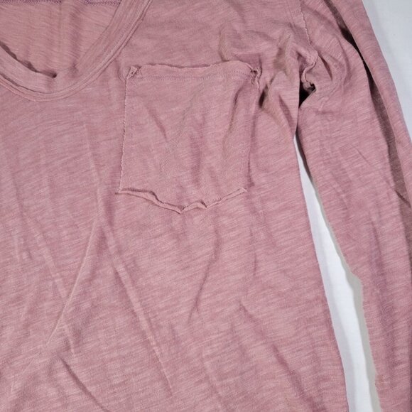 We The Free Women Cotton Blend Pink Long Sleeve V-Neck Pocket Tee Size Medium - Picture 2 of 9